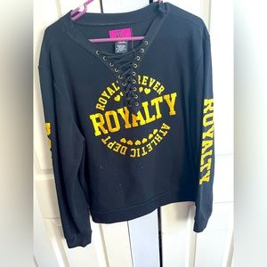 Cute royalty pull over 👑